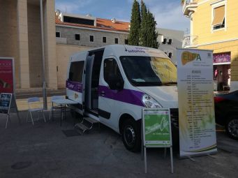 Mobilni InfoHep Centar tijekom ULTRA EUROPE festivala u Splitu